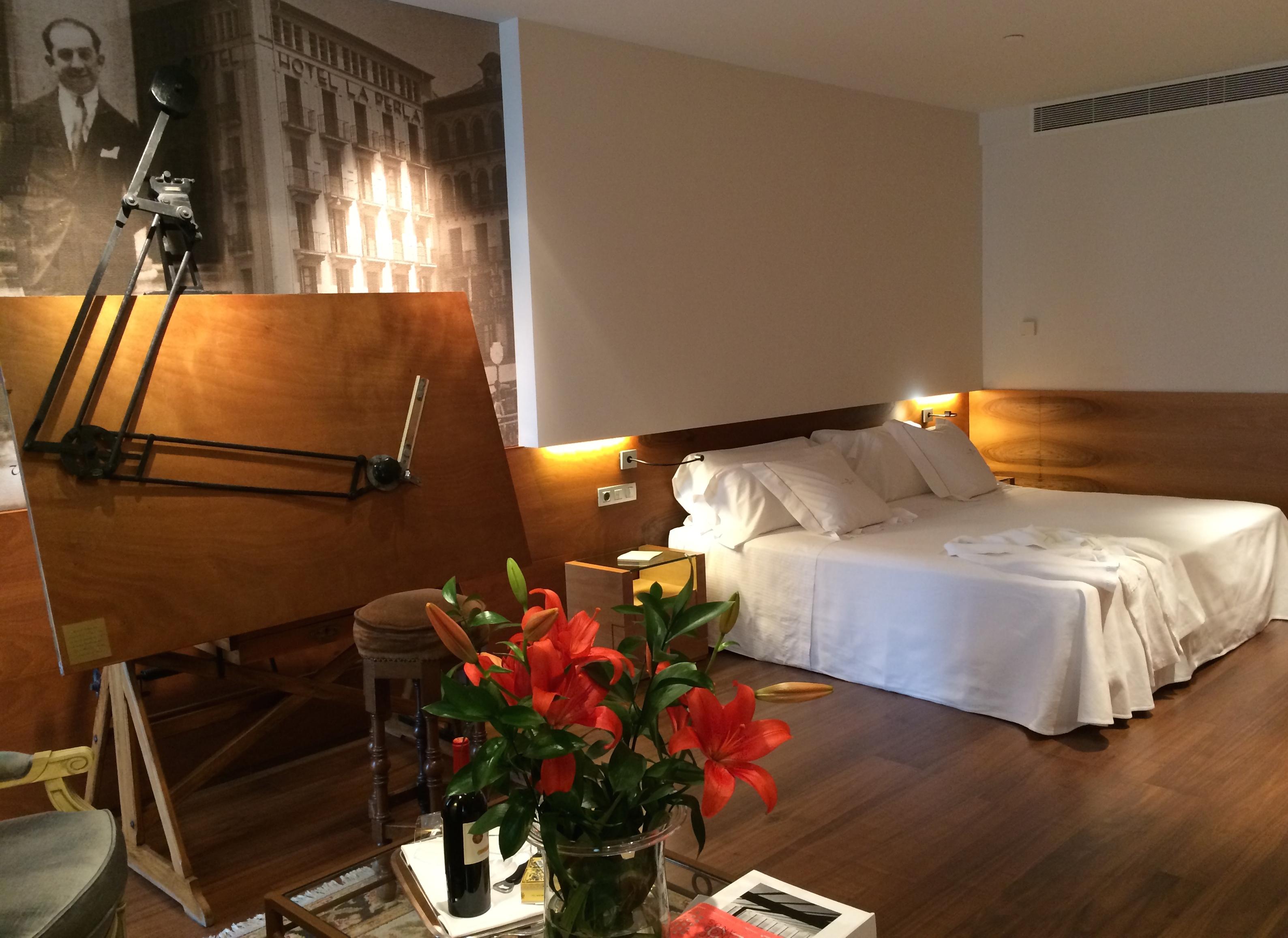 Gran Hotel La Perla Pamplona Exteriér fotografie A room at Hotel Hesperia Madrid