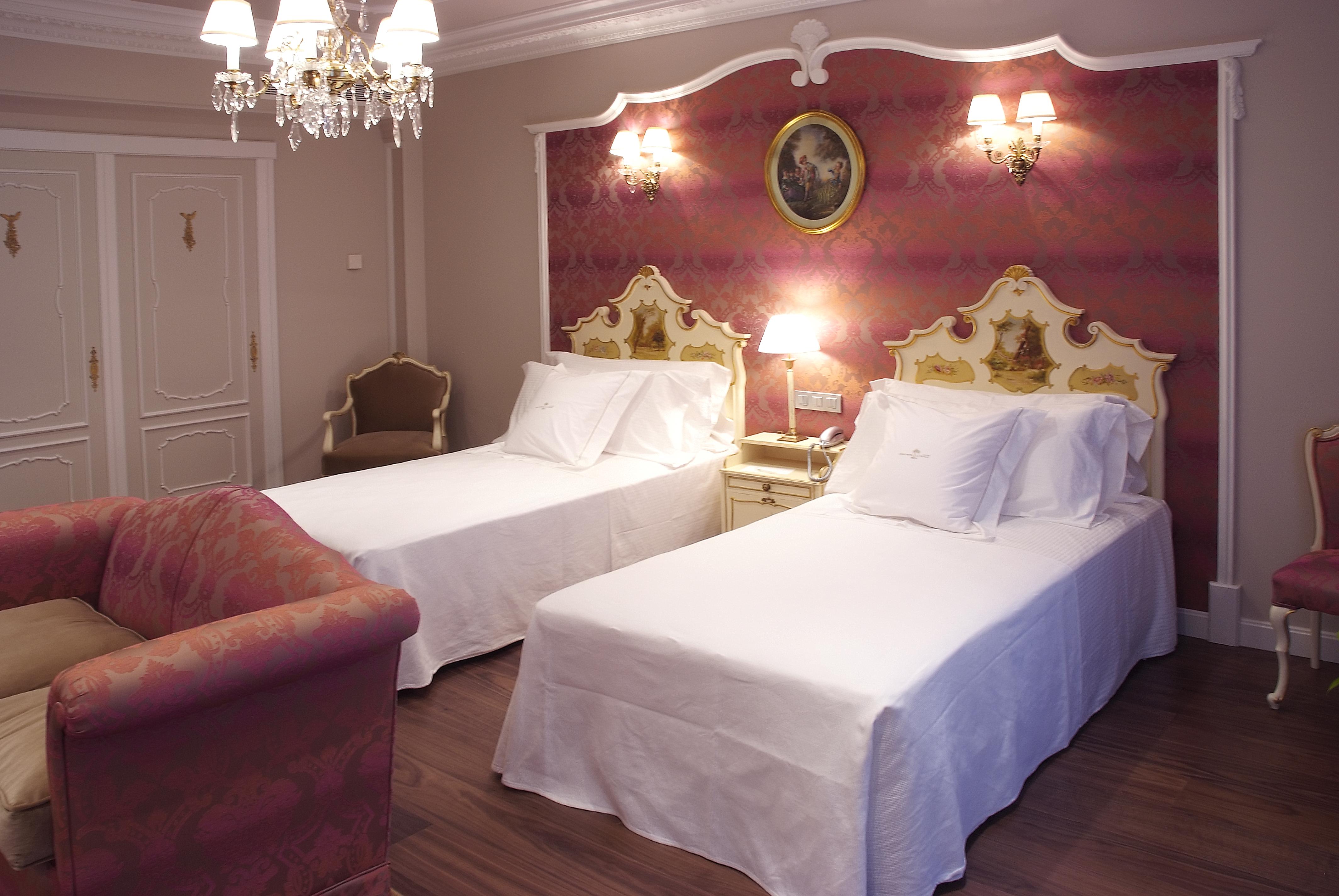 Gran Hotel La Perla Pamplona Exteriér fotografie A room at the hotel