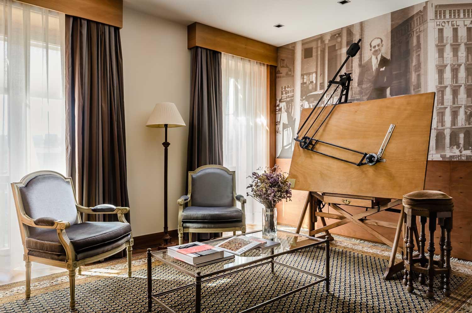 Gran Hotel La Perla Pamplona Exteriér fotografie A drafting table
