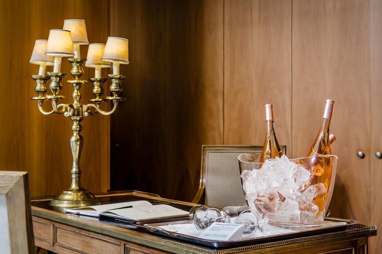 Gran Hotel La Perla Pamplona Exteriér fotografie Champagne in a champagne bucket